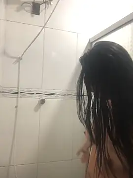 Snapshot of bellinii07 chatting on 09-29-25, 08:46 bellinii07 online show from 09-29-25, 08:46