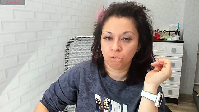 TeasyLana online show from 04-17-26, 04:59