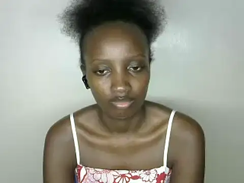 Snapshot of sweet-petite chatting on 12-30-24, 07:00 sweet-petite online show from 12-30-24, 07:00