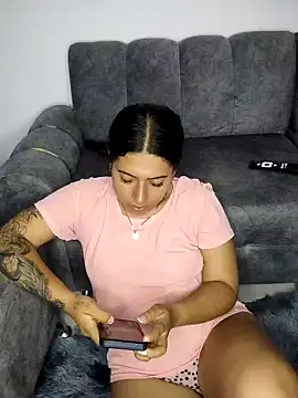 Snapshot of caro_sweett chatting on 12-18-24, 04:06 caro sweett online show from 12-18-24, 04:06