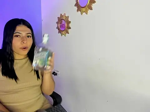 Snapshot of caro_sweett chatting on 12-31-24, 07:18 caro sweett online show from 12-31-24, 07:18