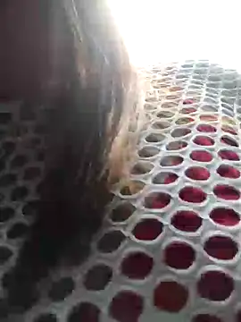 Snapshot of caro_sweett chatting on 02-05-25, 07:31 caro sweett online show from 02-05-25, 07:31