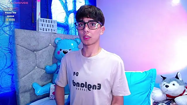 OwenBluee online show from 12-04-24, 08:51