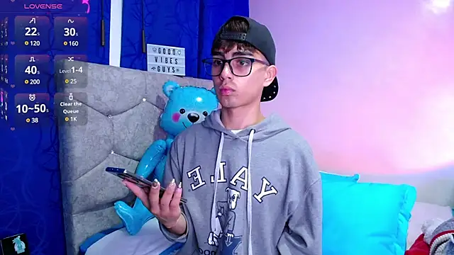 OwenBluee online show from 12-31-24, 12:00