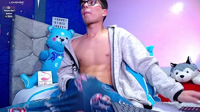 OwenBluee online show from 03-03-25, 12:58