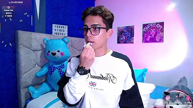 OwenBluee online show from 03-14-25, 08:38