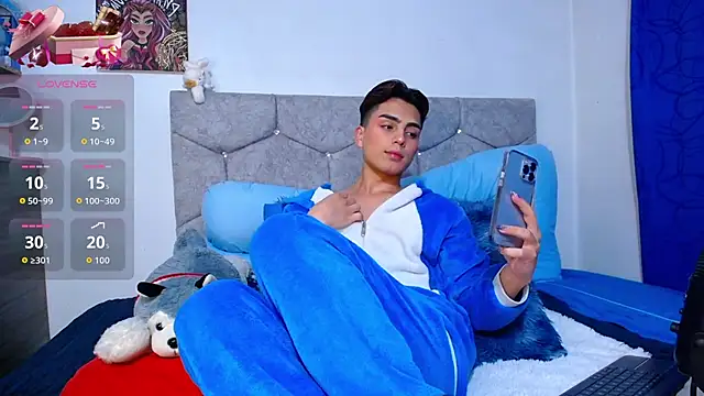 OwenBluee online show from 02-19-26, 06:31