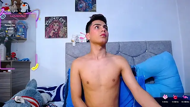 OwenBluee online show from 03-06-26, 05:48