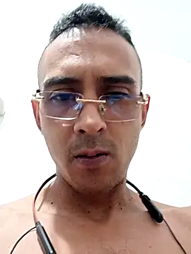 Snapshot of paisa233 chatting on 02-24-26, 04:21 paisa233 online show from 02-24-26, 04:21