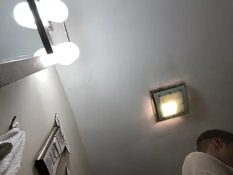 Snapshot of rayyymack chatting on 12-23-24, 02:39 rayyymack online show from 12-23-24, 02:39