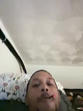 Snapshot of rayyymack chatting on 02-06-25, 02:11 rayyymack online show from 02-06-25, 02:11