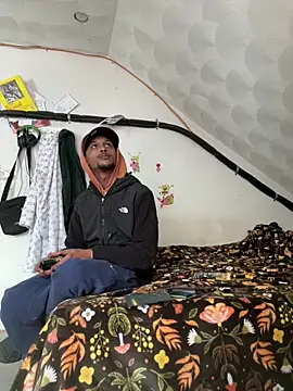 Snapshot of rayyymack chatting on 02-06-25, 04:25 rayyymack online show from 02-06-25, 04:25