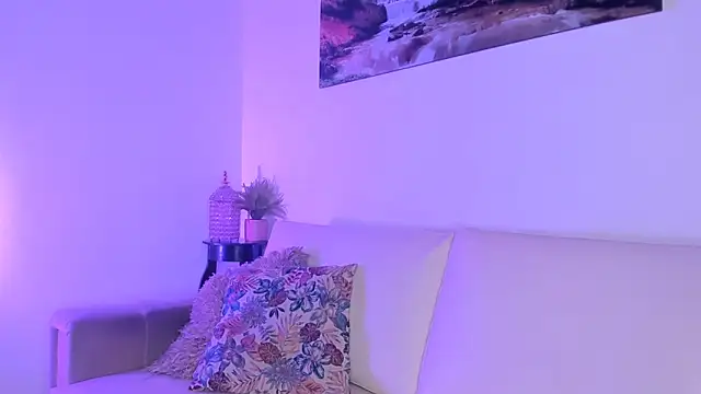 Snapshot of azzahara069 chatting on 12-13-25, 08:36 azzahara069 online show from 12-13-25, 08:36