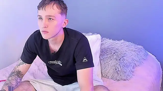 Dylanwhite23  online show from 02-26-25, 03:52