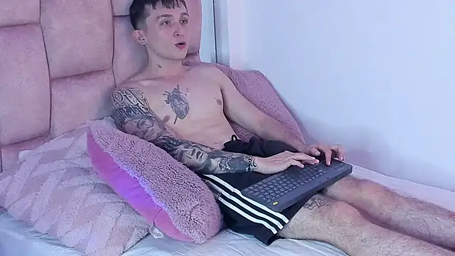 Dylanwhite23  online show from 03-06-25, 02:30