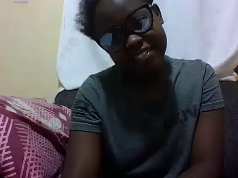 Snapshot of Sweetcecie01 chatting on 05-04-26, 08:38 Sweetcecie01 online show from 05-04-26, 08:38