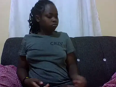 Snapshot of Sweetcecie01 chatting on 05-18-26, 11:32 Sweetcecie01 online show from 05-18-26, 11:32