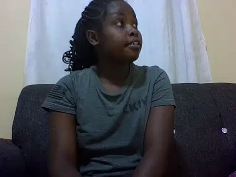 Snapshot of Sweetcecie01 chatting on 05-19-26, 01:56 Sweetcecie01 online show from 05-19-26, 01:56