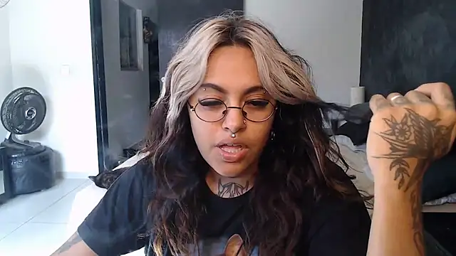 lolafairytail online show from 11-21-25, 05:22