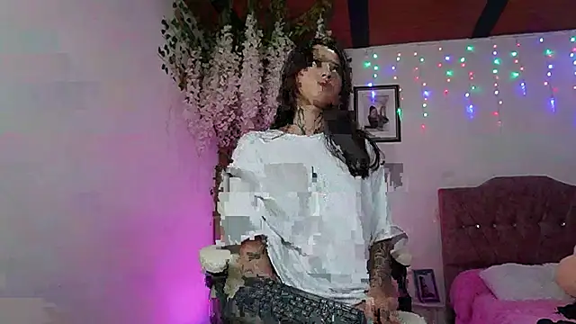 Snapshot of thin_princess chatting on 01-17-26, 03:22 thin princess online show from 01-17-26, 03:22