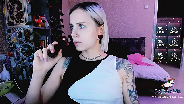 NaniMoore online show from 12-05-25, 08:05