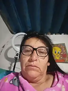 Snapshot of clarita_01 chatting on 06-12-26, 10:03 clarita 01 online show from 06-12-26, 10:03