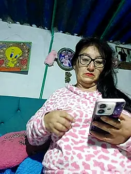 Snapshot of clarita_01 chatting on 06-23-26, 10:13 clarita 01 online show from 06-23-26, 10:13