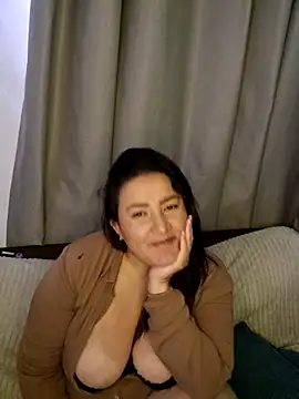 Snapshot of kitty_84 chatting on 04-28-26, 02:33 kitty 84 online show from 04-28-26, 02:33