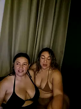 Snapshot of kitty_84 chatting on 05-19-26, 10:43 kitty 84 online show from 05-19-26, 10:43
