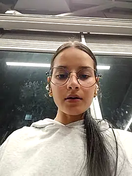 Snapshot of _vaness chatting on 07-18-26, 05:22 vaness online show from 07-18-26, 05:22