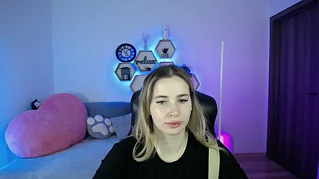 SabrinViolet online show from 02-15-26, 09:08