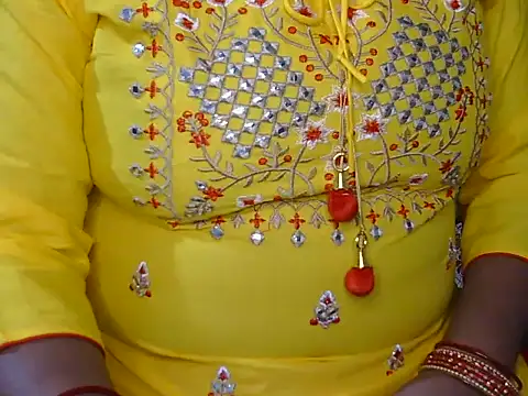 Snapshot of Cute_Ruhi99 chatting on 02-09-25, 08:33 Cute Ruhi99 online show from 02-09-25, 08:33