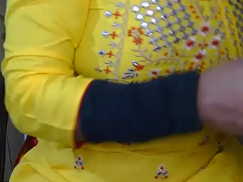 Snapshot of Cute_Ruhi99 chatting on 02-09-25, 12:41 Cute Ruhi99 online show from 02-09-25, 12:41