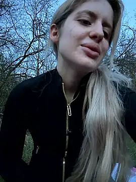 Holly-Glamour online show from 04-17-26, 06:33