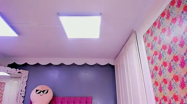 Snapshot of Iris_Stone_ chatting on 01-23-25, 01:45 Iris Stone online show from 01-23-25, 01:45