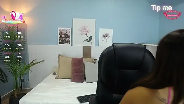 Snapshot of katy_ruiz chatting on 06-17-26, 04:37 katy ruiz online show from 06-17-26, 04:37