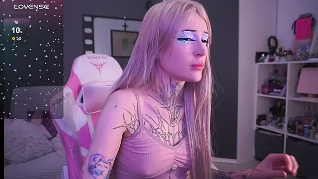 Snapshot of fraulein_mooon chatting on 03-04-26, 06:14 fraulein mooon online show from 03-04-26, 06:14