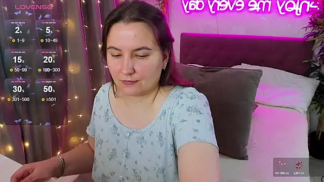 FeralPeach online show from 11-19-25, 04:34