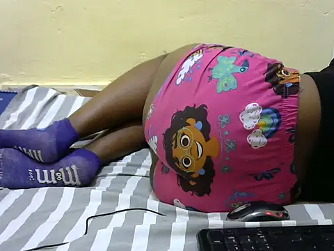 Snapshot of queen-zara chatting on 10-11-25, 09:30 queen-zara online show from 10-11-25, 09:30