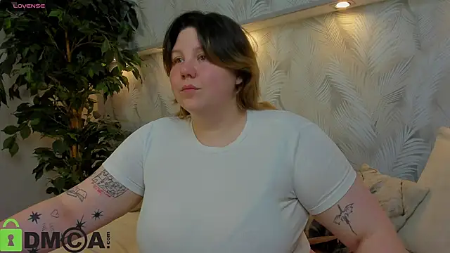 Snapshot of Ruth_Oliver chatting on 07-02-26, 01:05 Ruth Oliver online show from 07-02-26, 01:05
