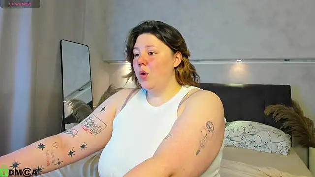Snapshot of Ruth_Oliver chatting on 07-03-26, 01:12 Ruth Oliver online show from 07-03-26, 01:12