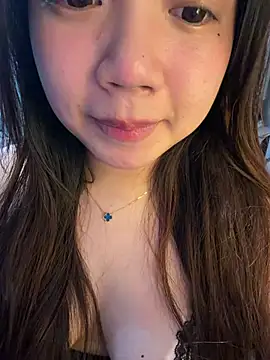 Snapshot of Hotellinh12 chatting on 07-17-26, 04:01 Hotellinh12 online show from 07-17-26, 04:01