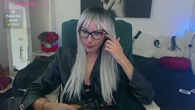 EvelynQueenn online show from 10-07-25, 05:37