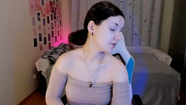 Snapshot of Vanessa_Verona chatting on 02-19-25, 08:52 Vanessa Verona online show from 02-19-25, 08:52