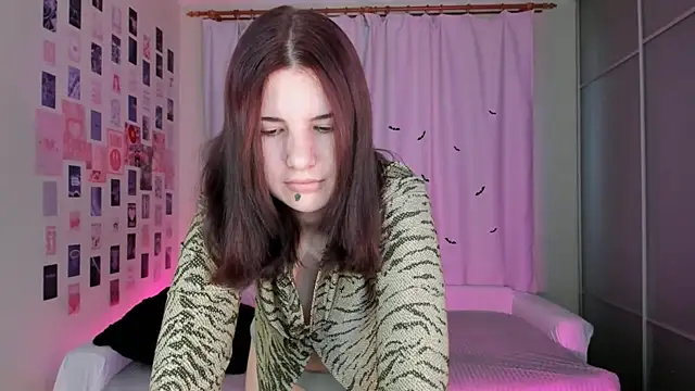 Snapshot of Vanessa_Verona chatting on 10-22-25, 05:52 Vanessa Verona online show from 10-22-25, 05:52