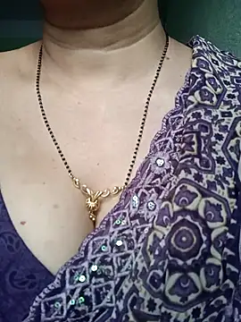 Snapshot of Rosy-B chatting on 03-18-26, 12:36 Rosy-B online show from 03-18-26, 12:36