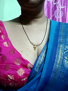 Snapshot of Rosy-B chatting on 04-08-26, 10:54 Rosy-B online show from 04-08-26, 10:54