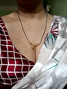 Snapshot of Rosy-B chatting on 04-24-26, 09:45 Rosy-B online show from 04-24-26, 09:45