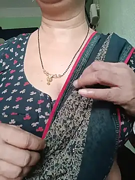 Snapshot of Rosy-B chatting on 07-15-26, 12:27 Rosy-B online show from 07-15-26, 12:27