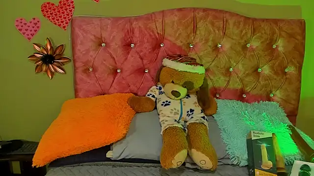 blue violette  online show from 11-02-25, 06:43